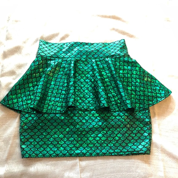 Mermaid scale peplum mini skirt - Picture 2 of 3